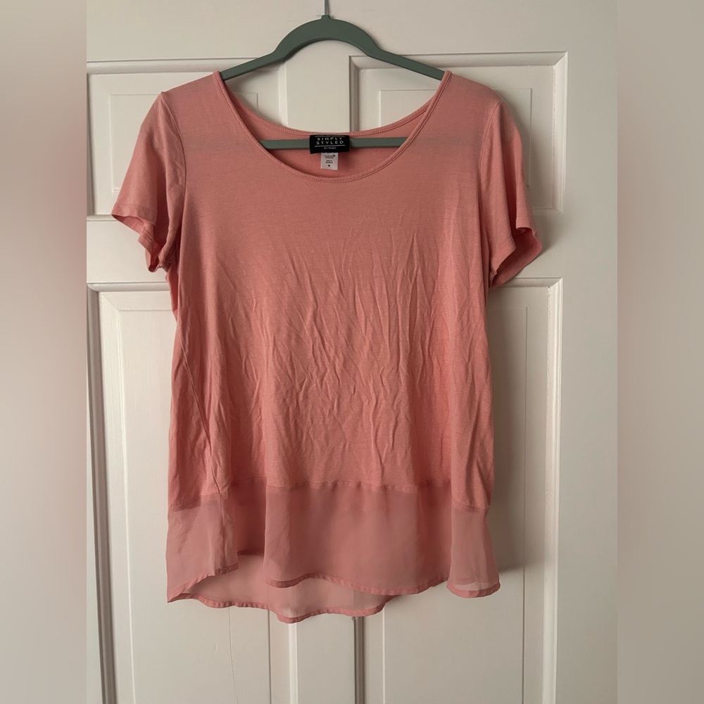 Simply Styled Light Coral Short Sleeve Top with Sheer Hem